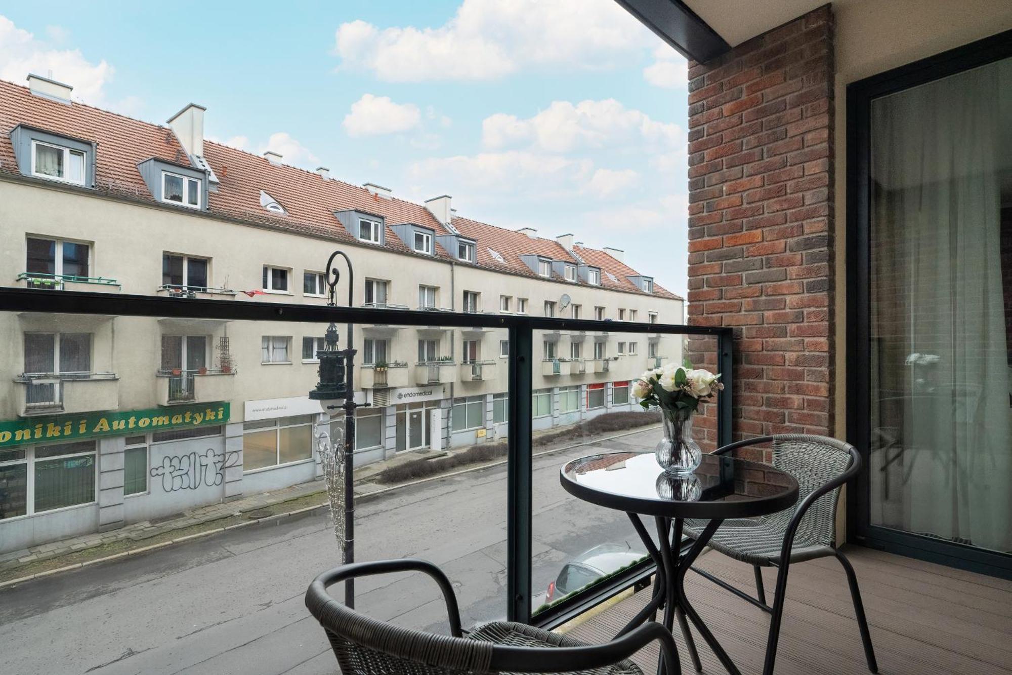 Apartment With Balcony And Free Parking In Poznan By Noclegi Renters Luaran gambar