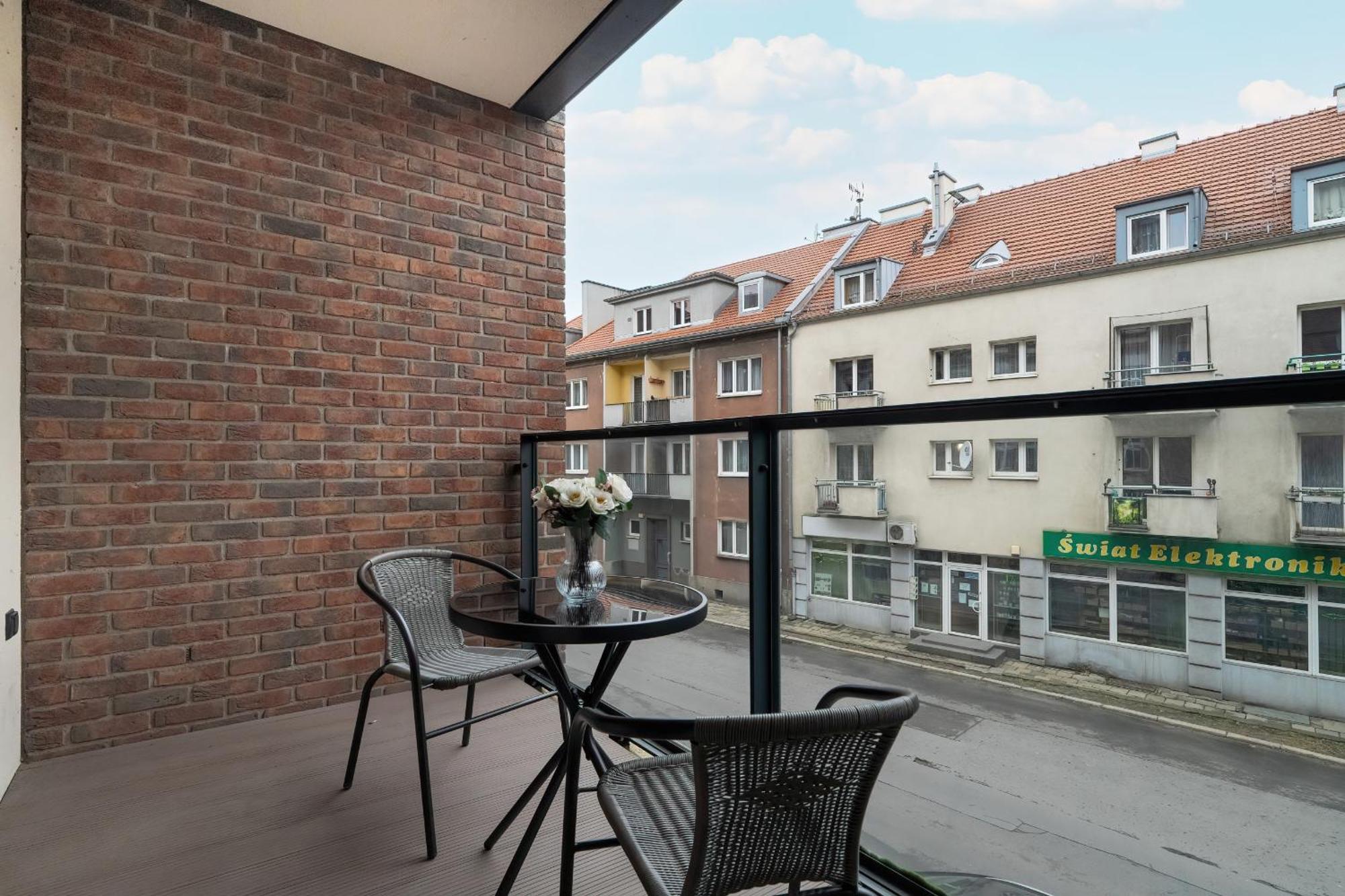 Apartment With Balcony And Free Parking In Poznan By Noclegi Renters Luaran gambar